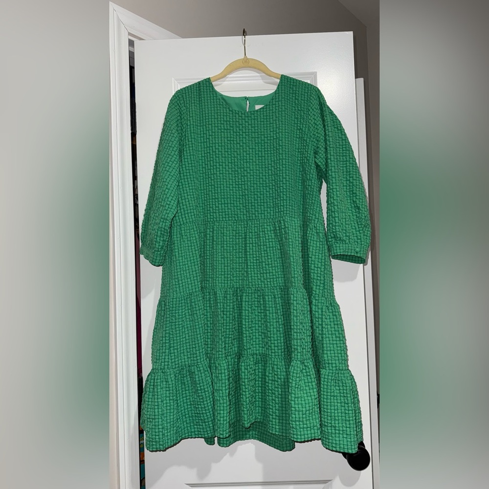 LILI SIDONIO Textured Tier Dress size Medium